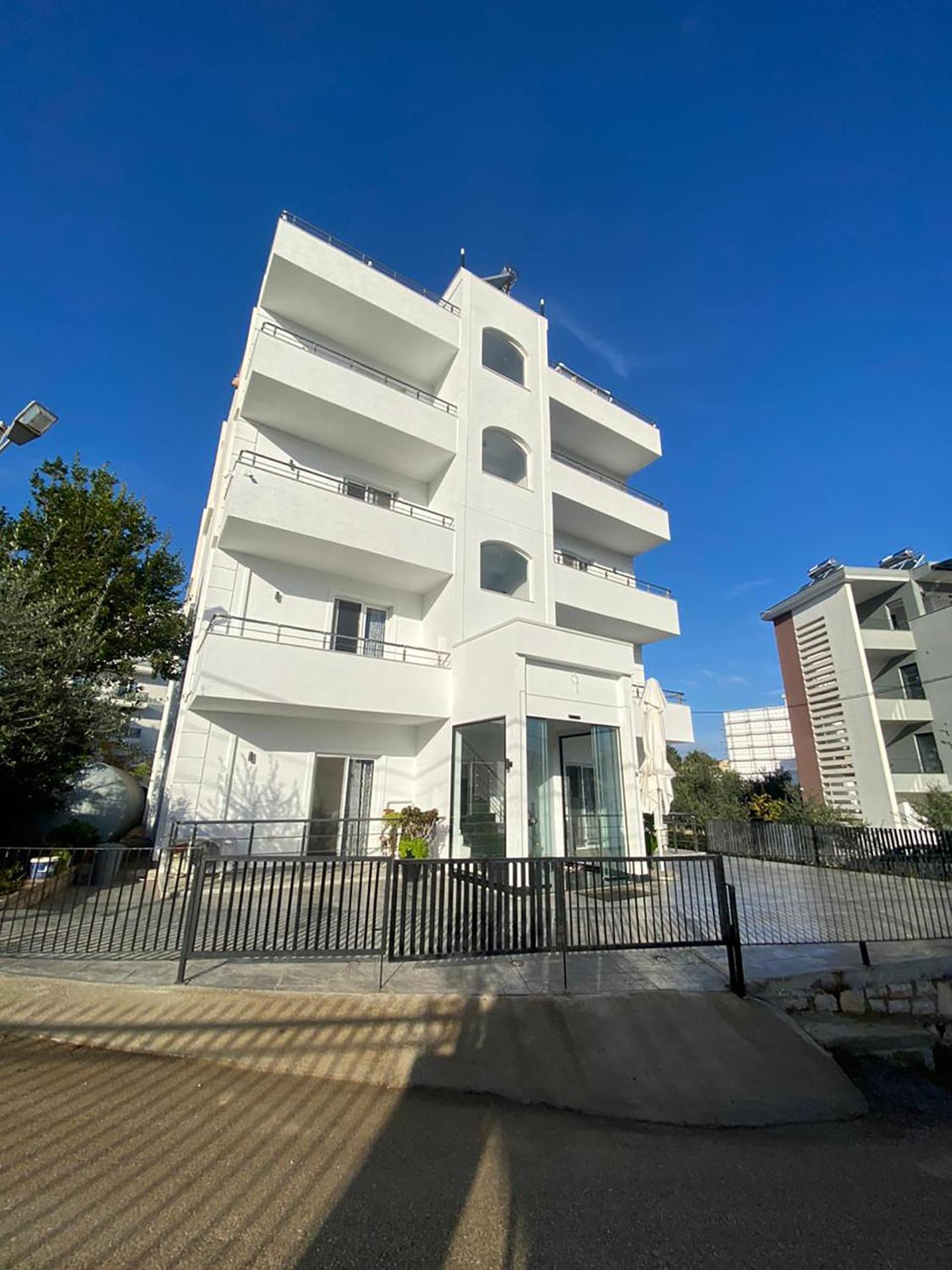 Hotel Villa Adrian Ksamil Exteriör bild